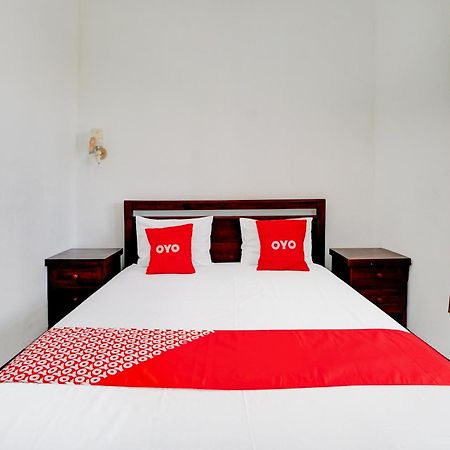 Oyo Life 93083 Nova Jaya 3 Homestay Syariah Lamongan Esterno foto