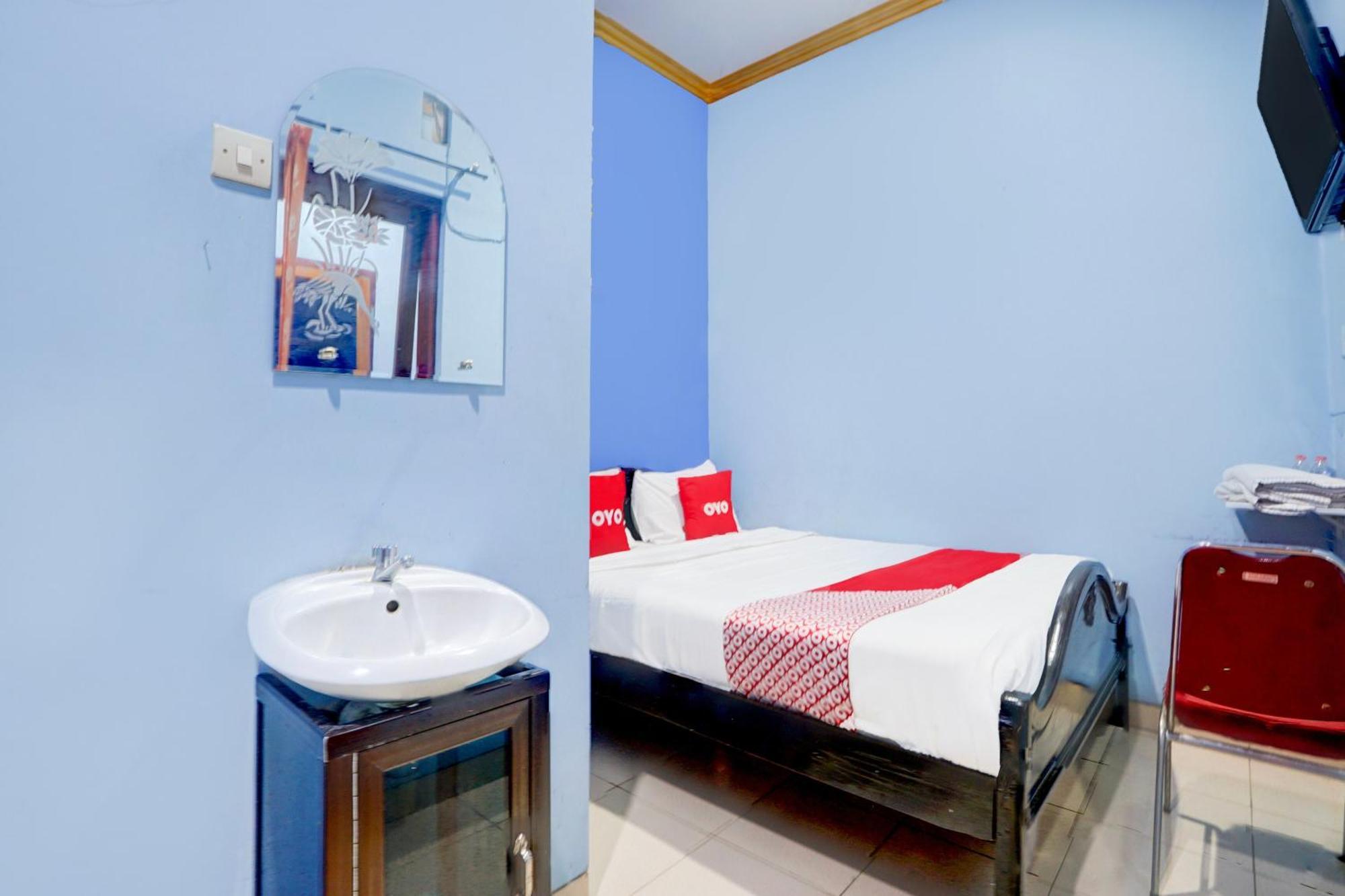 Oyo Life 93083 Nova Jaya 3 Homestay Syariah Lamongan Esterno foto