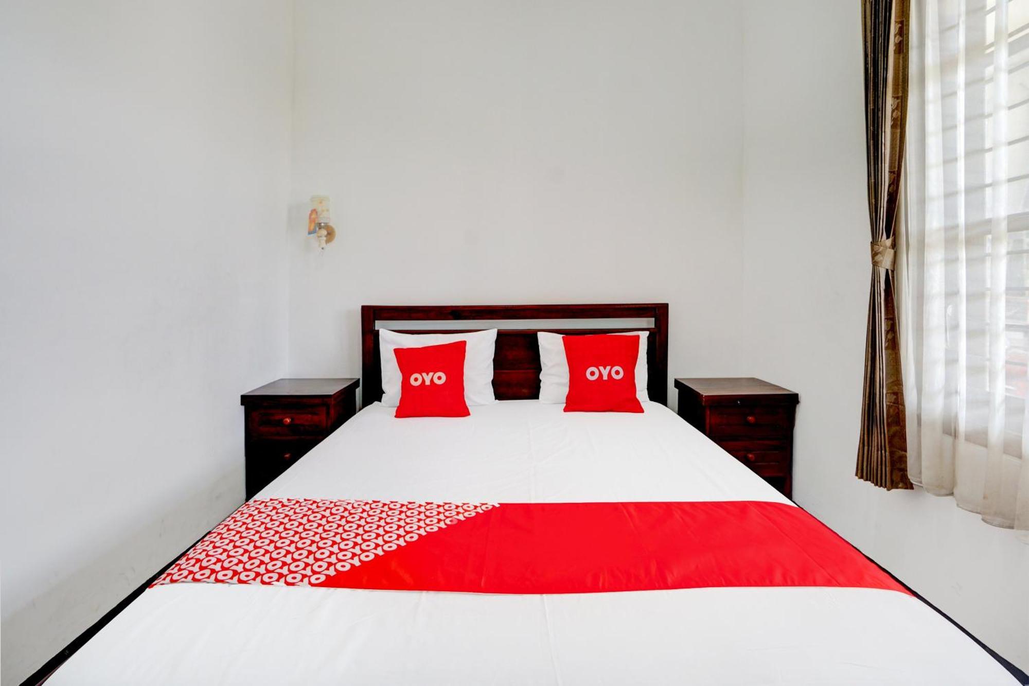 Oyo Life 93083 Nova Jaya 3 Homestay Syariah Lamongan Esterno foto