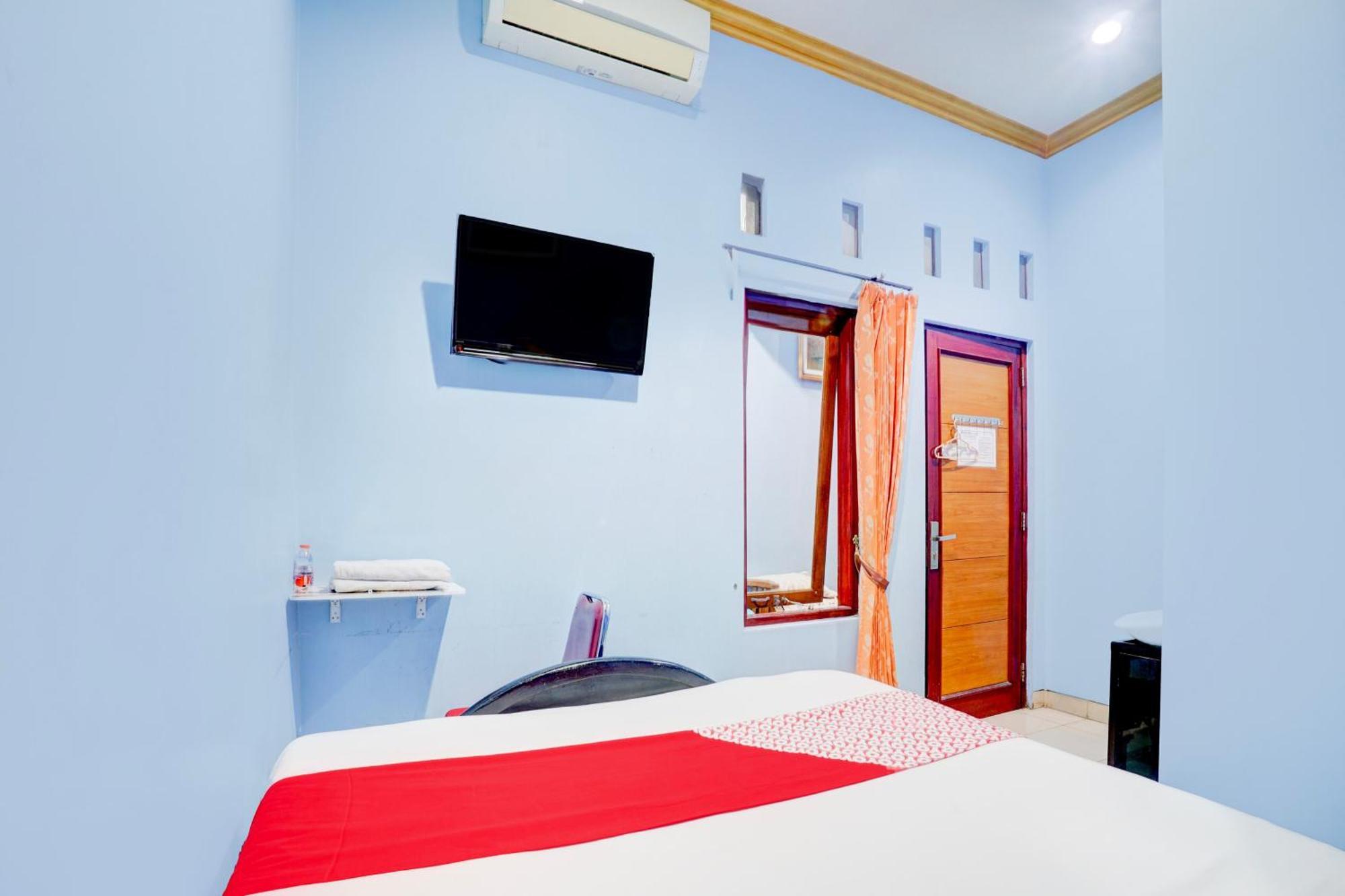 Oyo Life 93083 Nova Jaya 3 Homestay Syariah Lamongan Esterno foto
