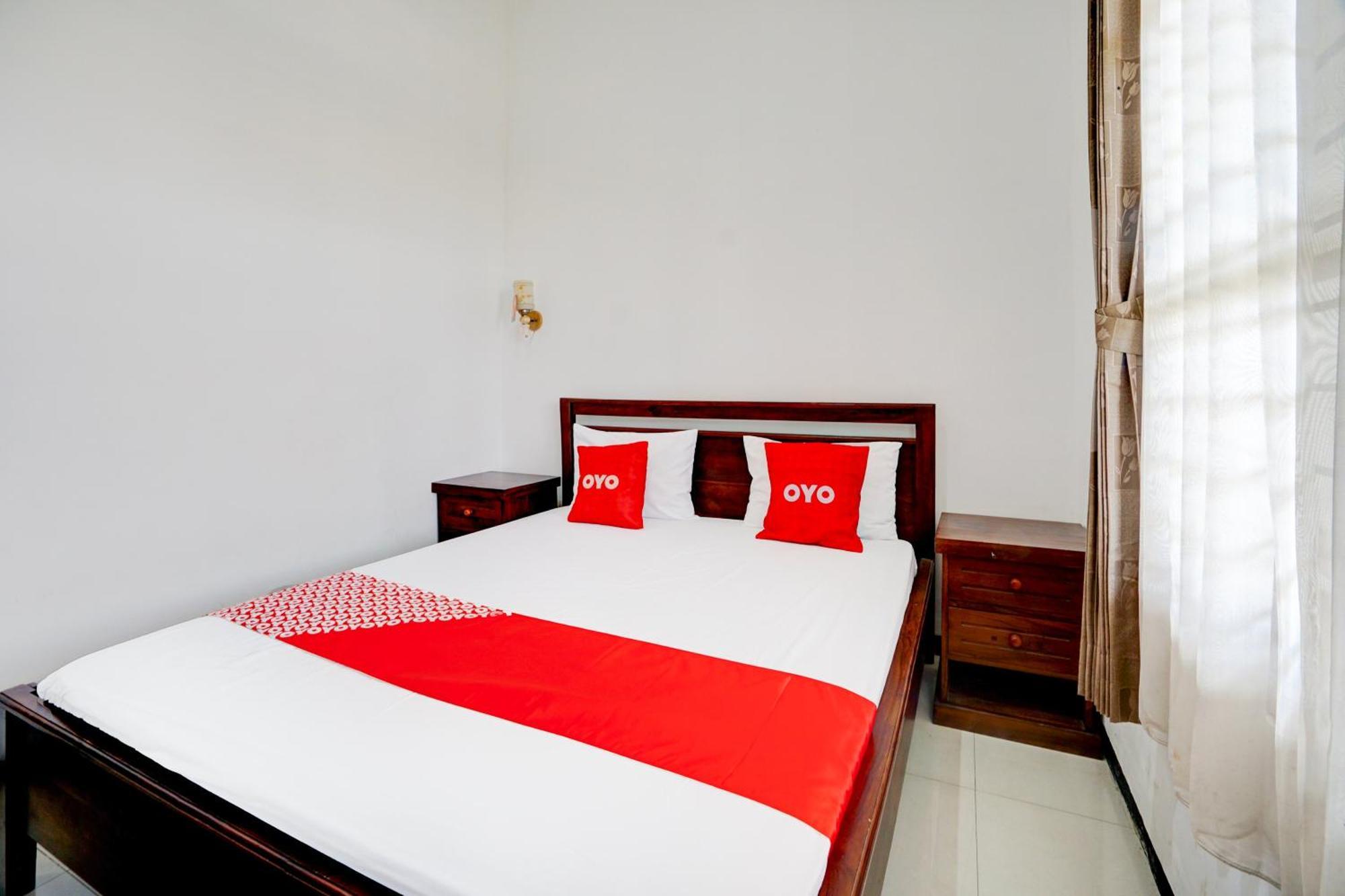 Oyo Life 93083 Nova Jaya 3 Homestay Syariah Lamongan Esterno foto