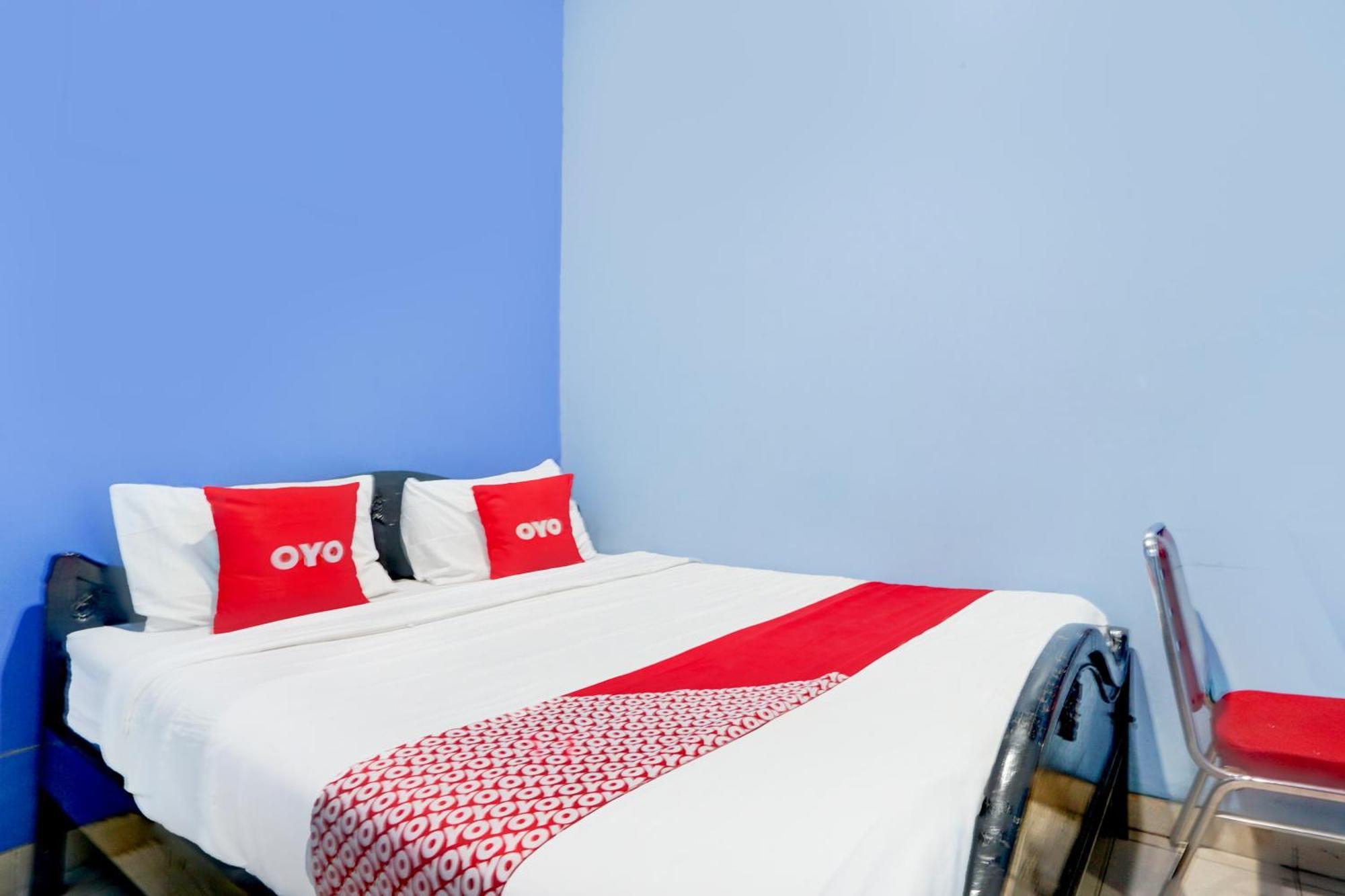 Oyo Life 93083 Nova Jaya 3 Homestay Syariah Lamongan Esterno foto